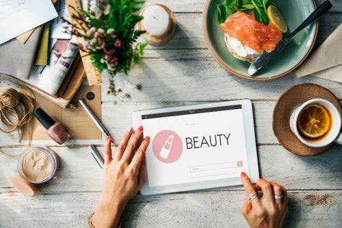 How Digital Communities Encourage Botanical Skincare Awareness