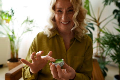 How Botanical Face Creams Support Daily Hydration