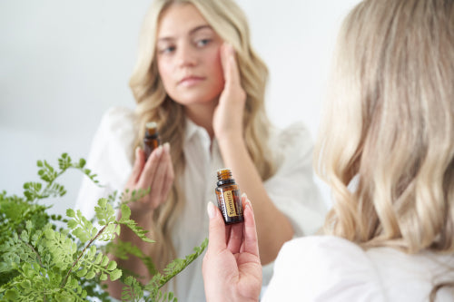 How Botanical Face Oils Support Healthy Skin Routines