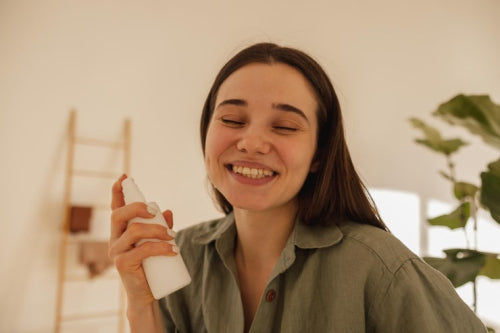 How Botanical Face Mists Refresh and Hydrate Skin
