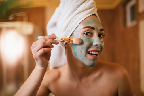 How Clay Face Masks Complement Weekly Skincare Routines